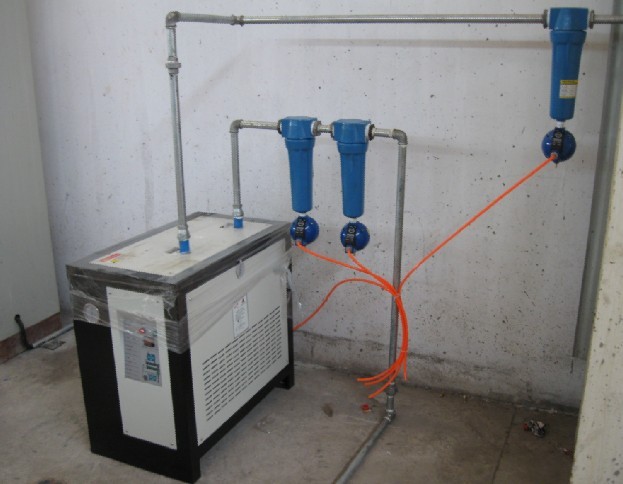 Compressed air drying system